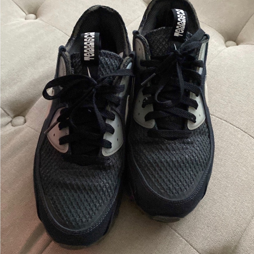 Nike - Picture 2 of 6